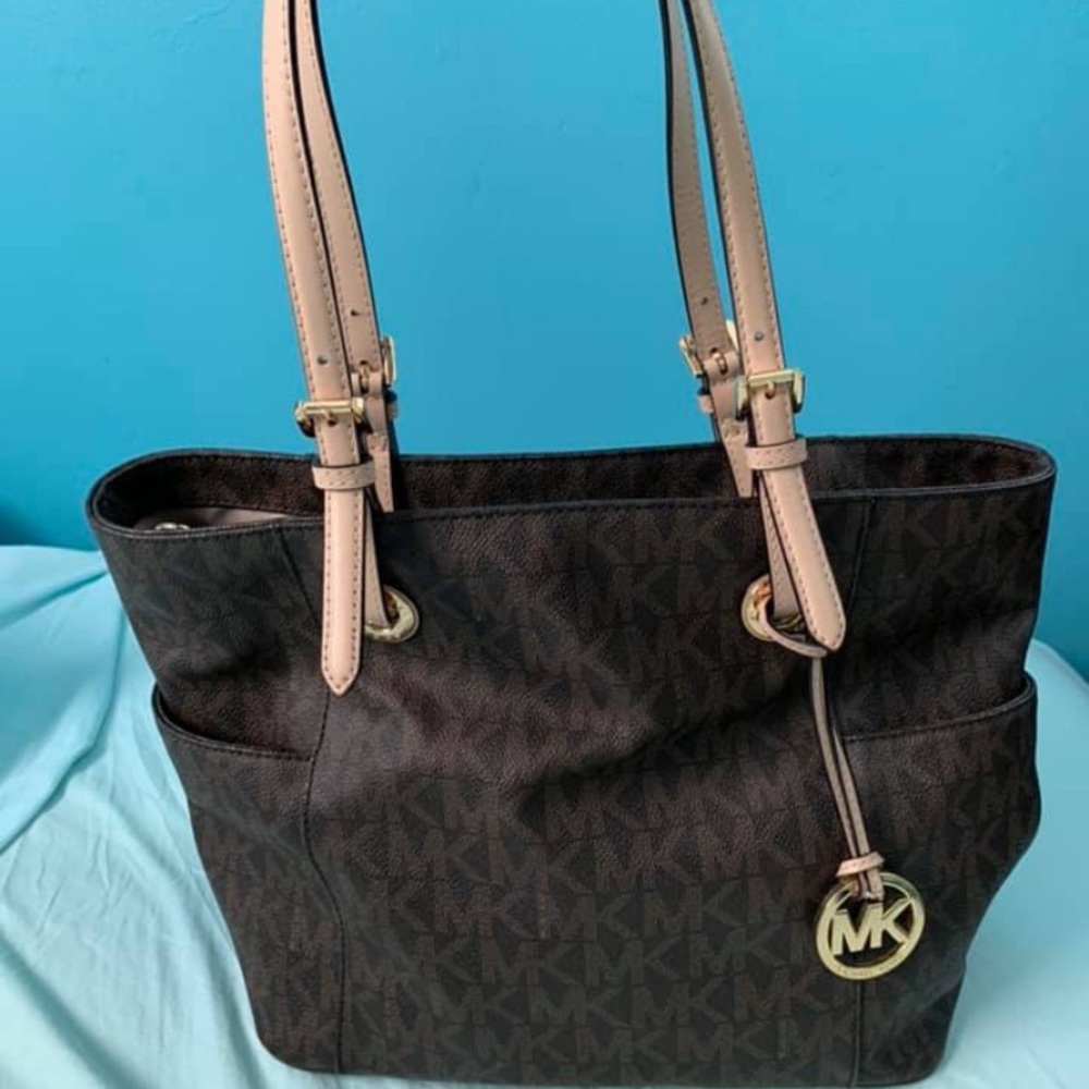 MK 12” x 16” tote. Has pockets. Great condition.